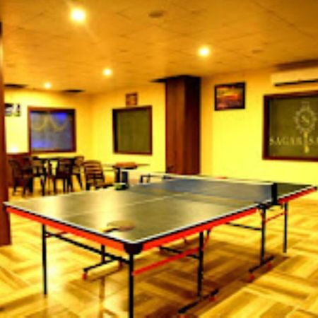 Hotel Saroj Sāgar Екстериор снимка