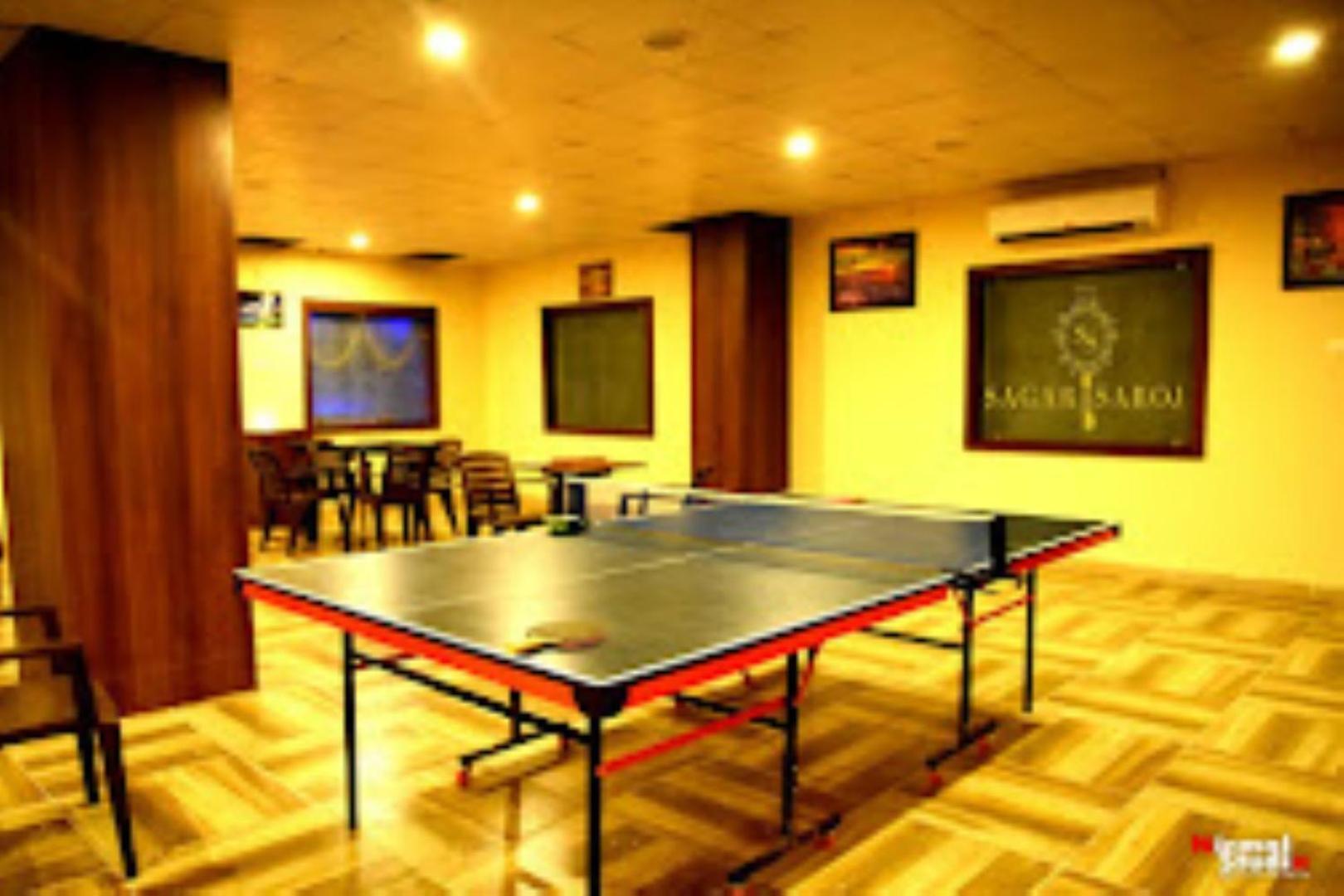 Hotel Saroj Sāgar Екстериор снимка