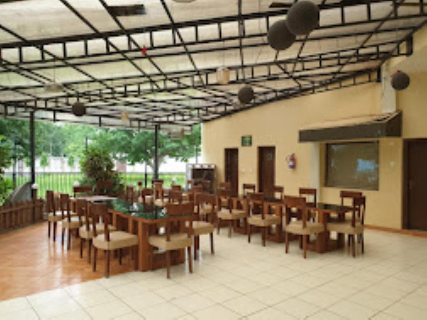Hotel Saroj Sāgar Екстериор снимка